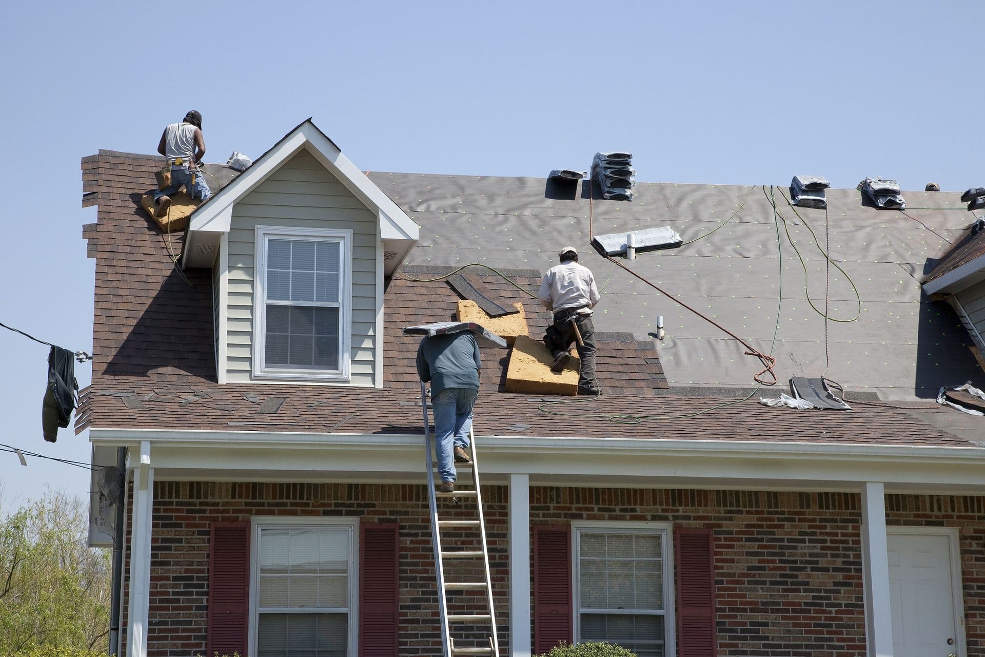 66449a2f5aad1e46b4f0797d_bigstock-Roofers-Working-4878097.jpg
